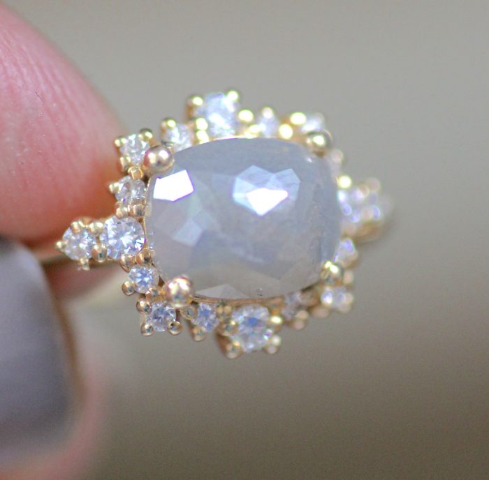 טבעת עם יהלום אפור