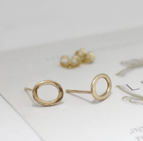 עגילי לולאה מזהב