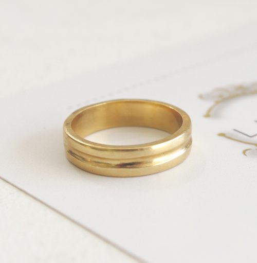 טבעת נישואין רחבה לאישה