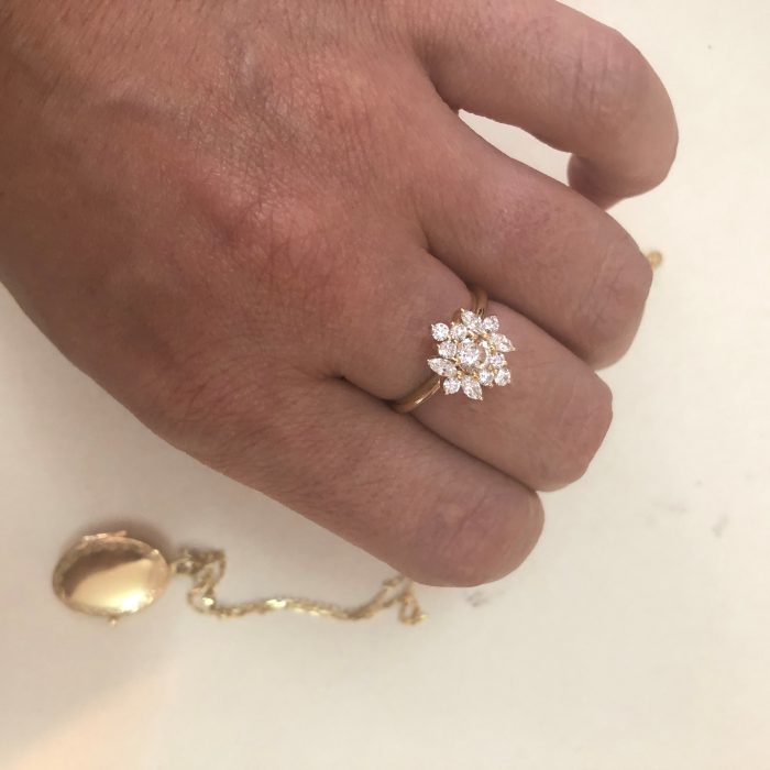 טבעת אירוסין פרח יהלומים