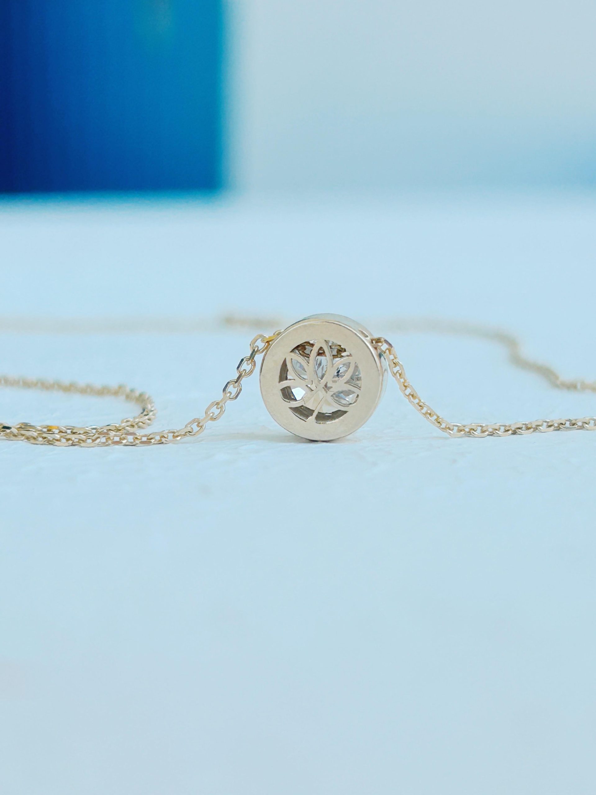 תליון יהלום קלאסי ומדוייק, דגם מנור