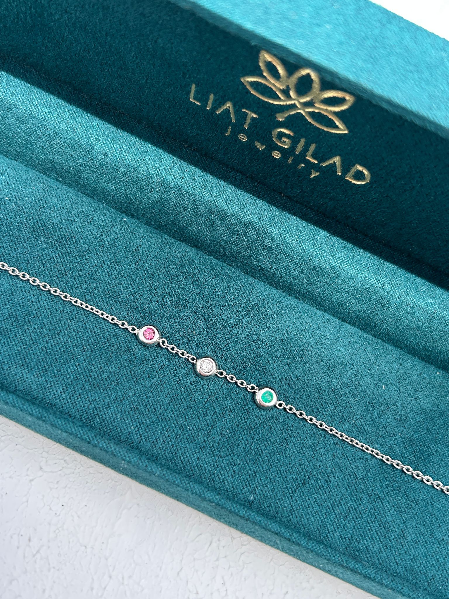 צמיד שלושה אבני לידה, צמיד זהב