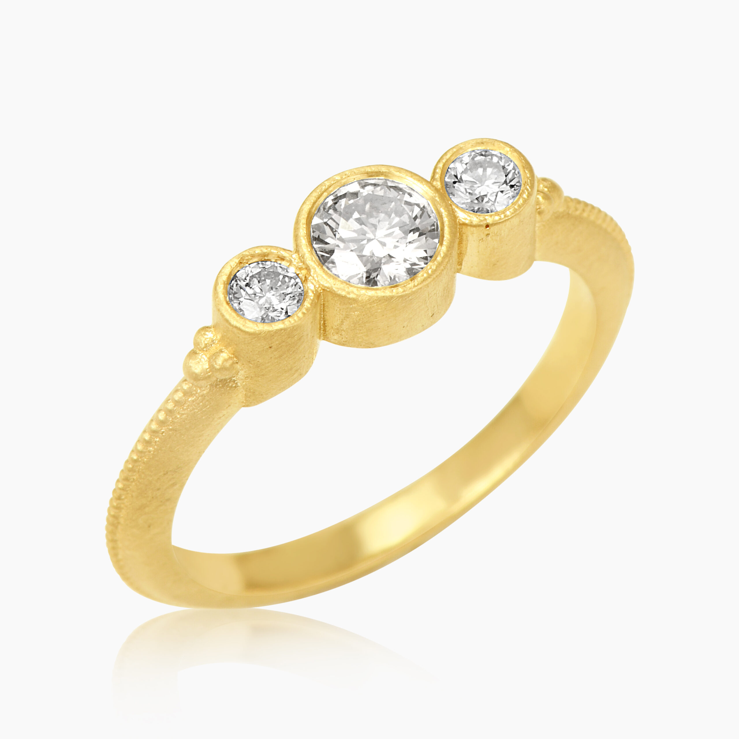 טבעת זהב בסגנון וינטג' עם שלושה יהלומי שמפניה טבעיים