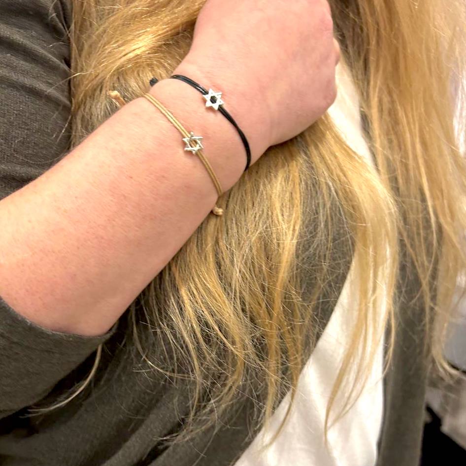 צמיד חוט אדום ומגן דוד זהב