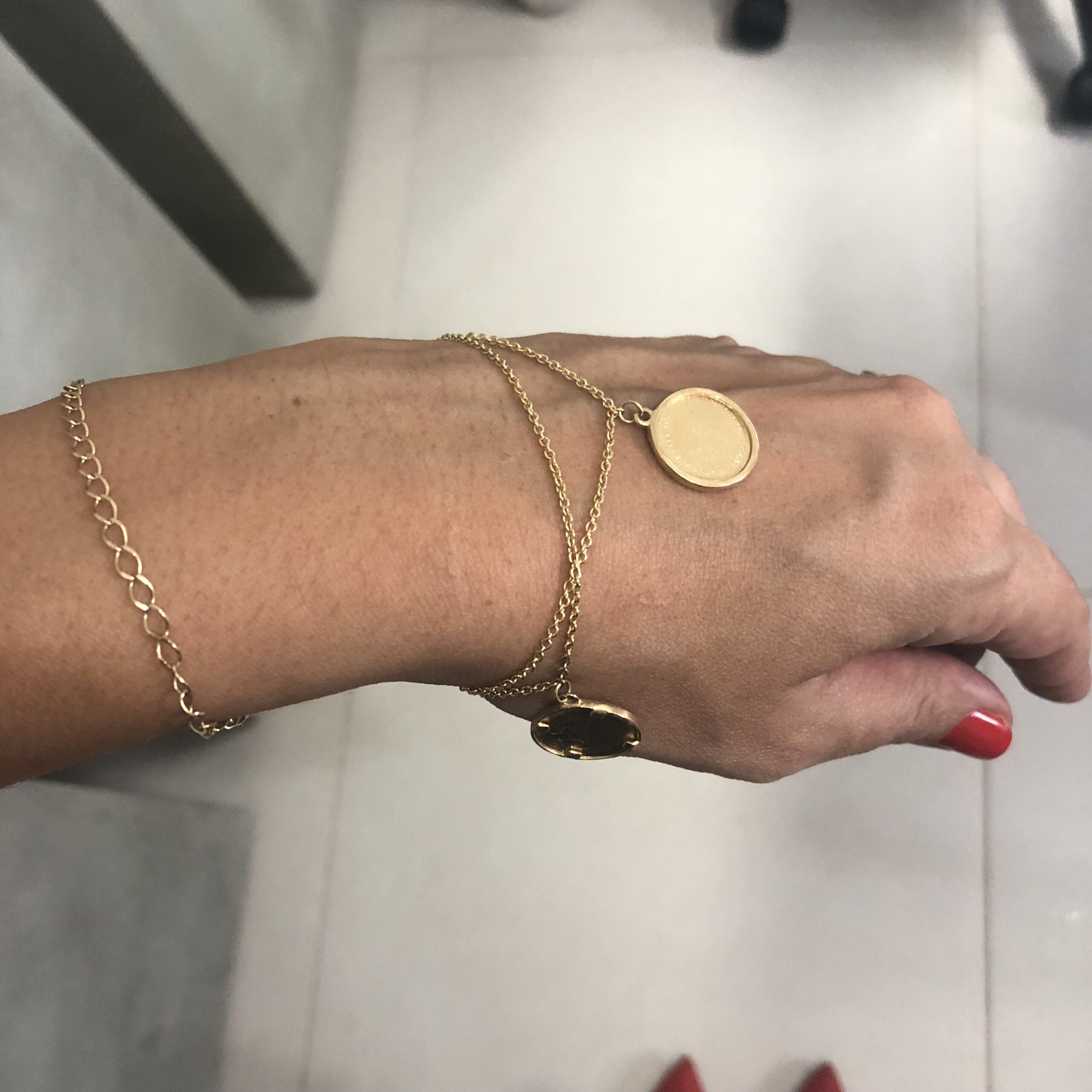 צמיד זהב עם מטבעות, דגם אינס