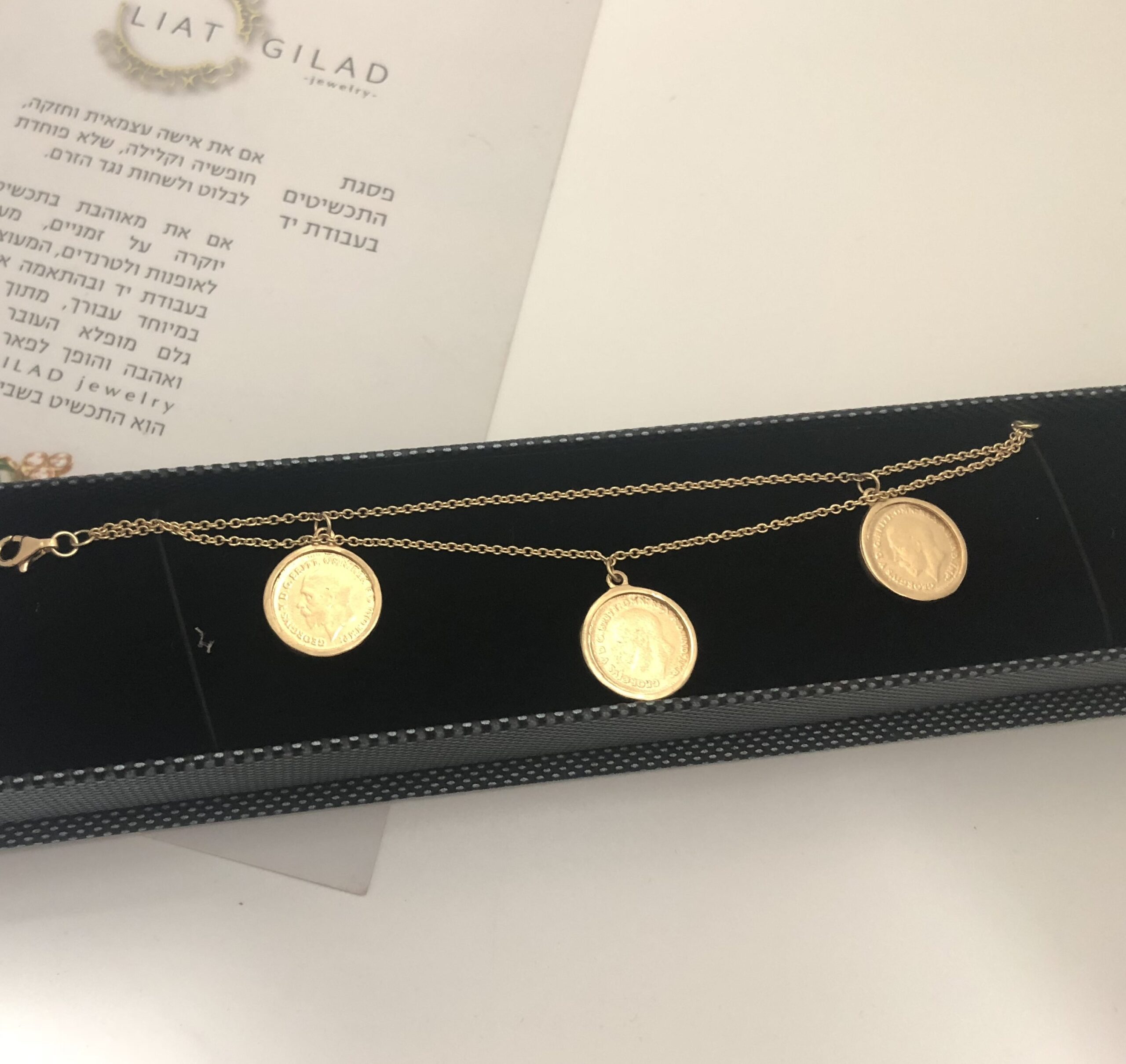 צמיד זהב עם מטבעות, דגם אינס