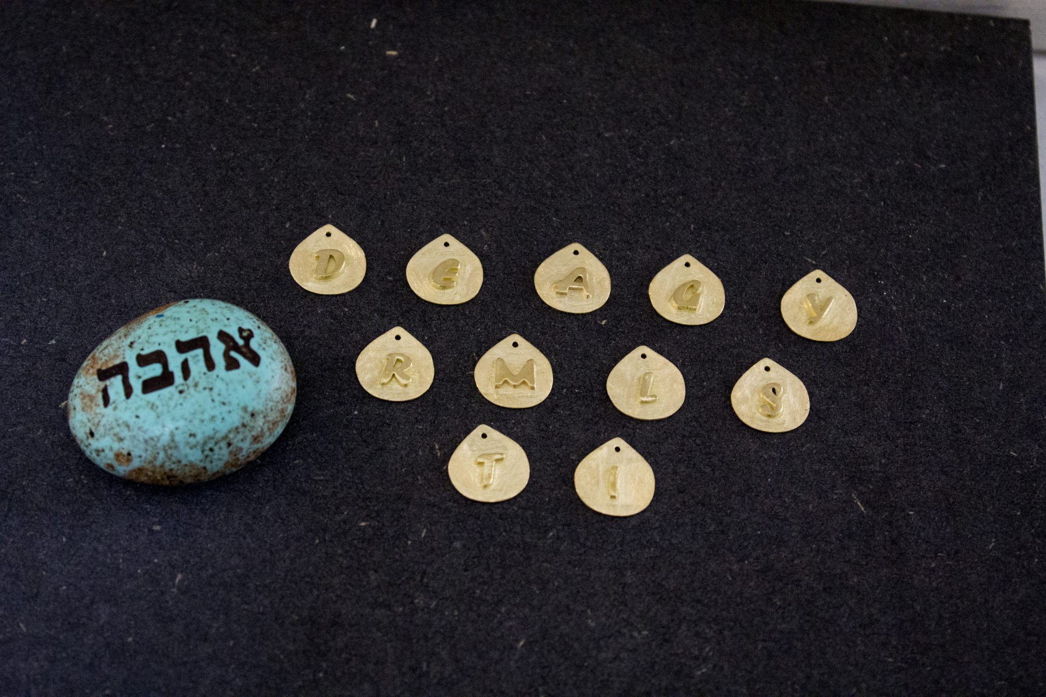 תליון אות בולטת , שרשרת ונציה מנצנצת