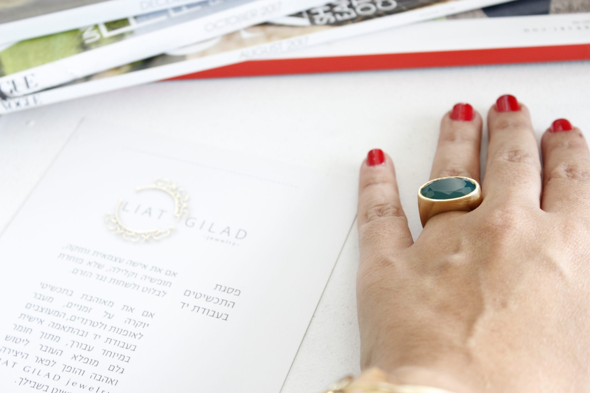 תליון מטבע זהב לחריטה אישית , שרשרת רולו קצרה