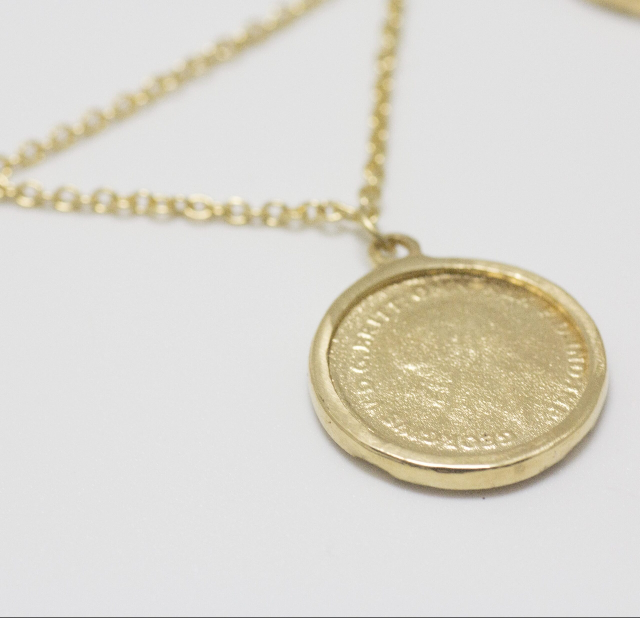 צמיד זהב עם מטבעות, דגם אינס