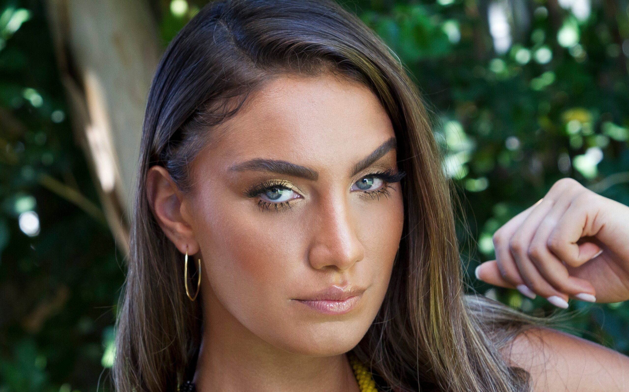 עגילי חישוק דקים גדולים מזהב,צהוב 18 קראט דגם קרן-