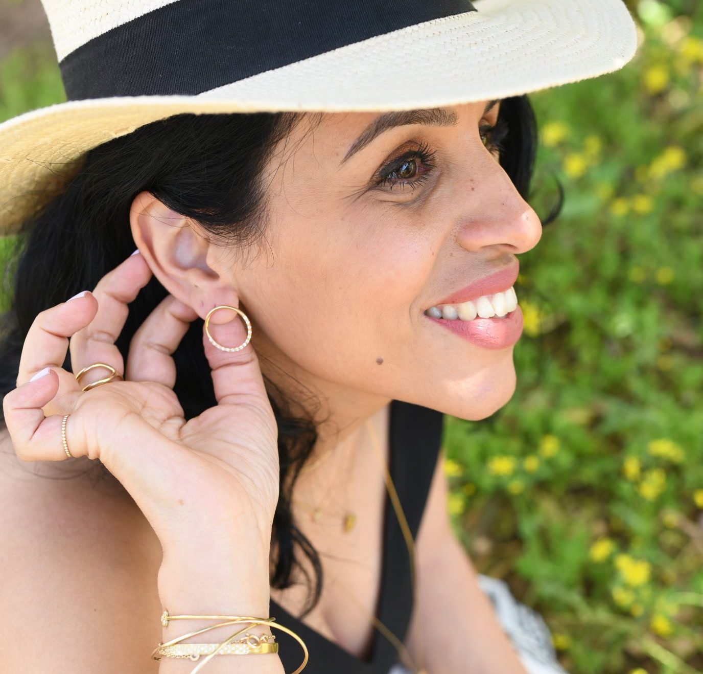 עגילי לונה עגולים .עגילי חישוק ויהלומים