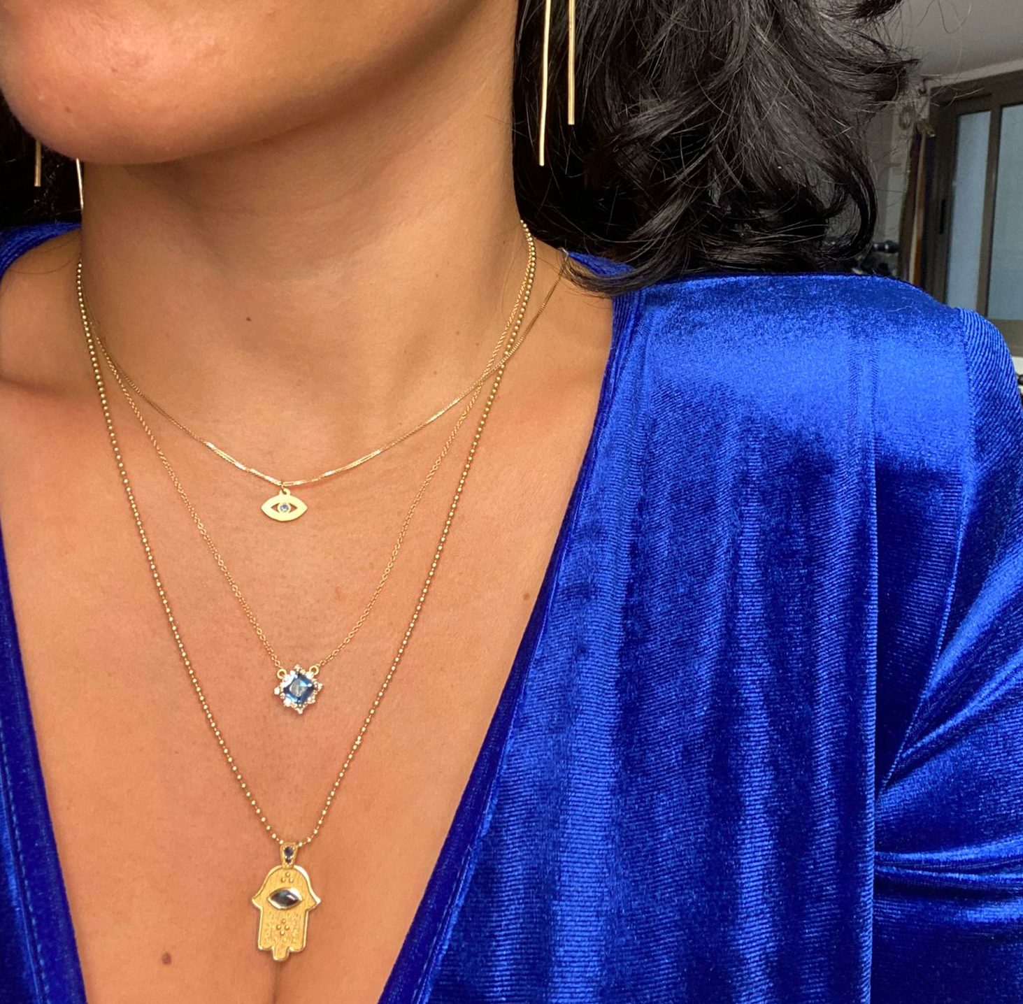 תליון זהב עם עין קטנה , אבן ספיר כחולה תליון זהב עם עין קטנה , אבן ספיר כחולה