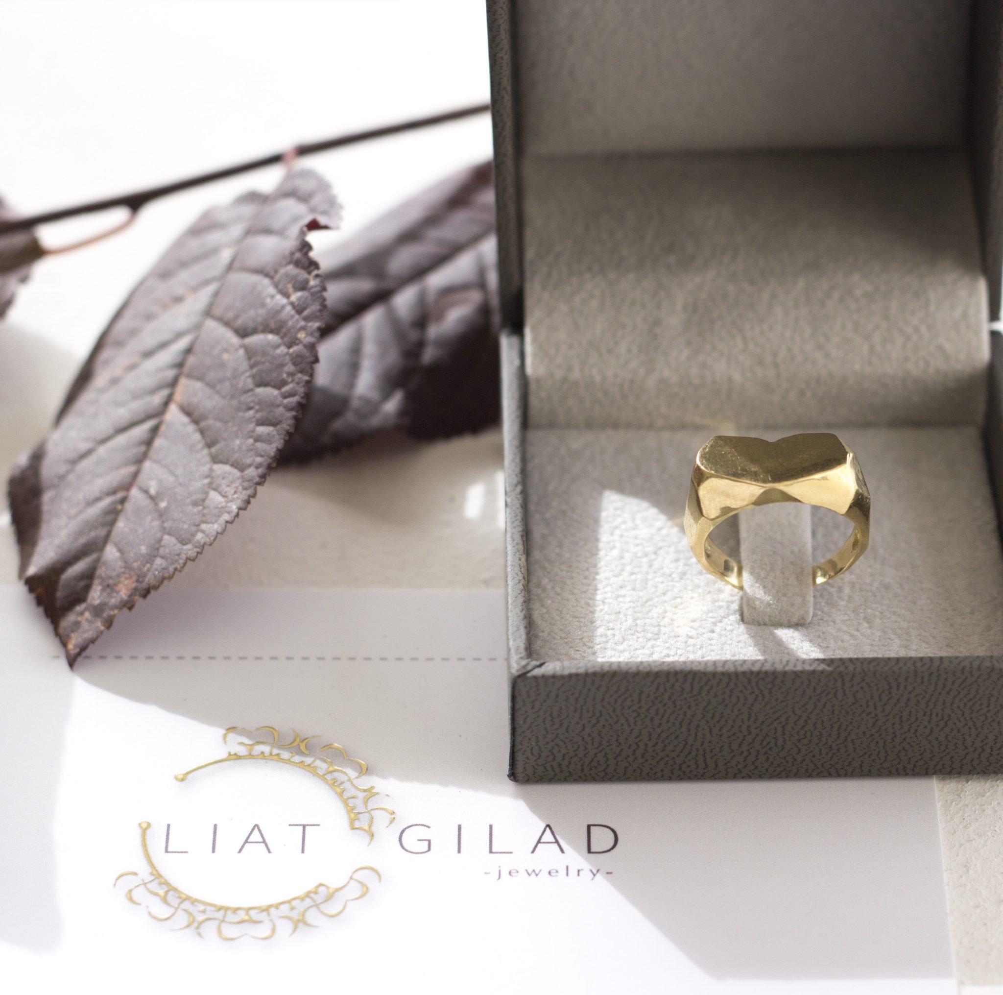 טבעת חותם מכסף | לב איסימטרי