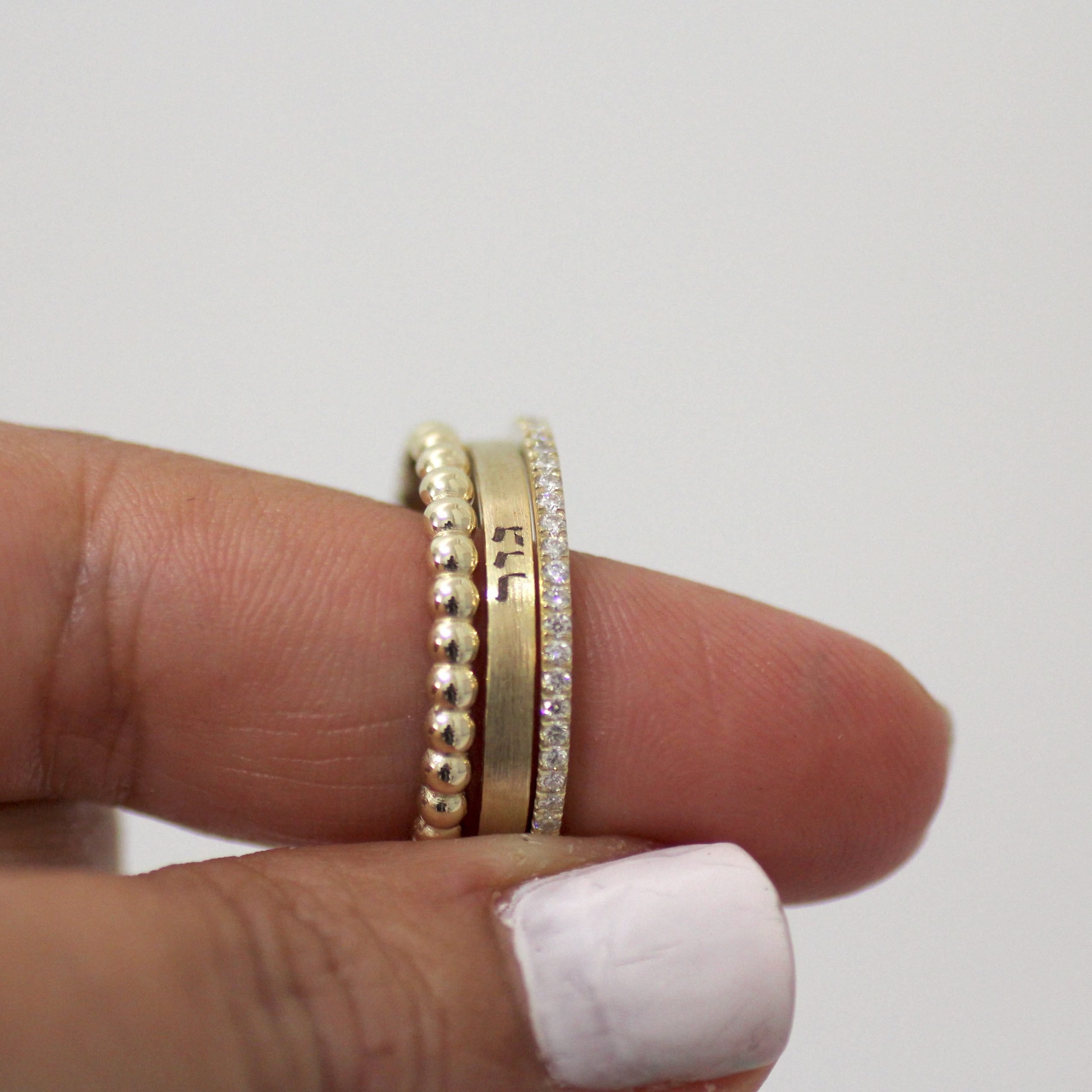 טבעת דקה שם מזהב, חריטה אישית