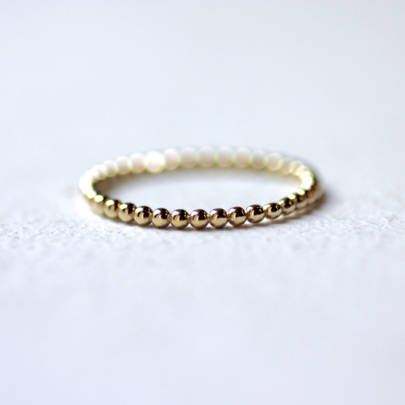 טבעת כדורים מזהב לזרת