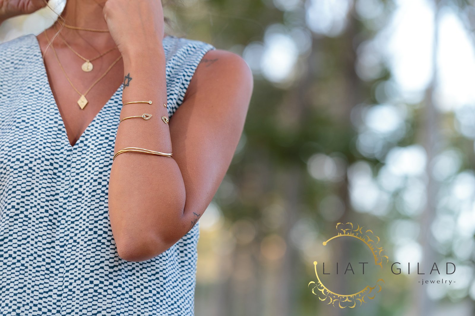 צמיד ספיר כחול ויהלומים אפורים, דגם טיפאני