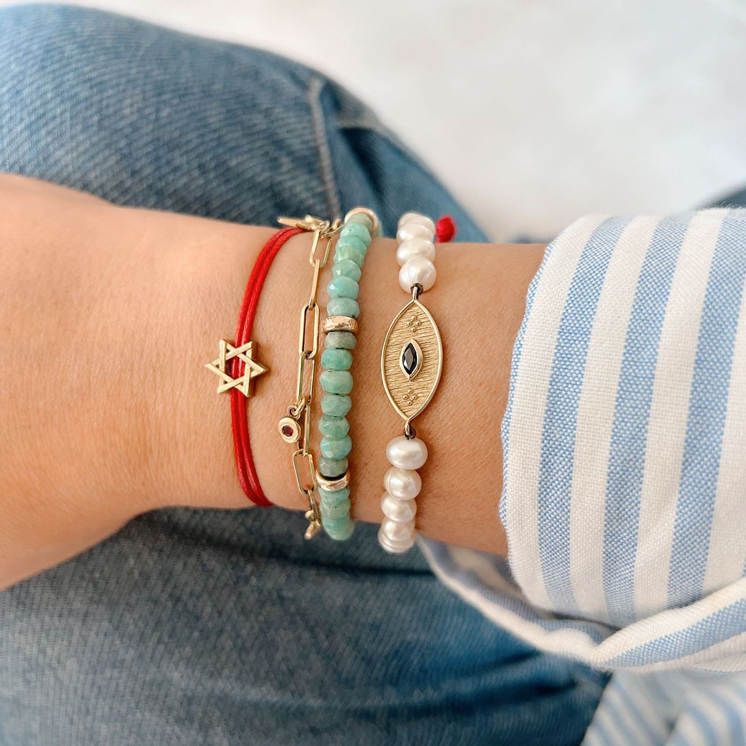 צמיד חוט אדום ומגן דוד זהב