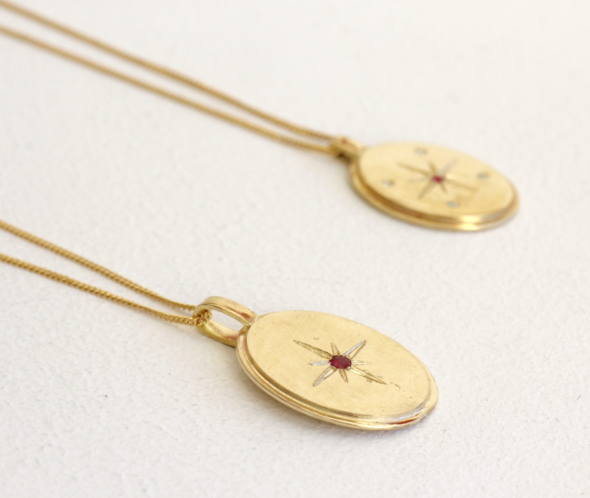 שרשרת כוכב הצפון עם רובי ויהלומים, דגם תשבי