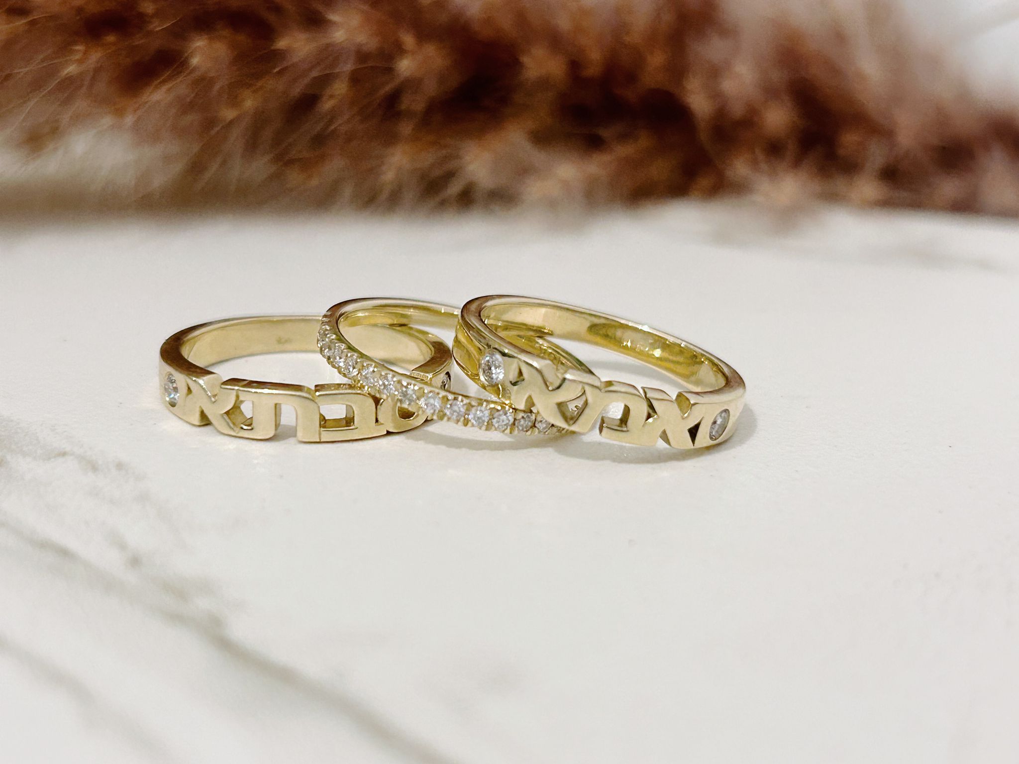 טבעת סבתא, טבעת זהב ויהלומים רחבה