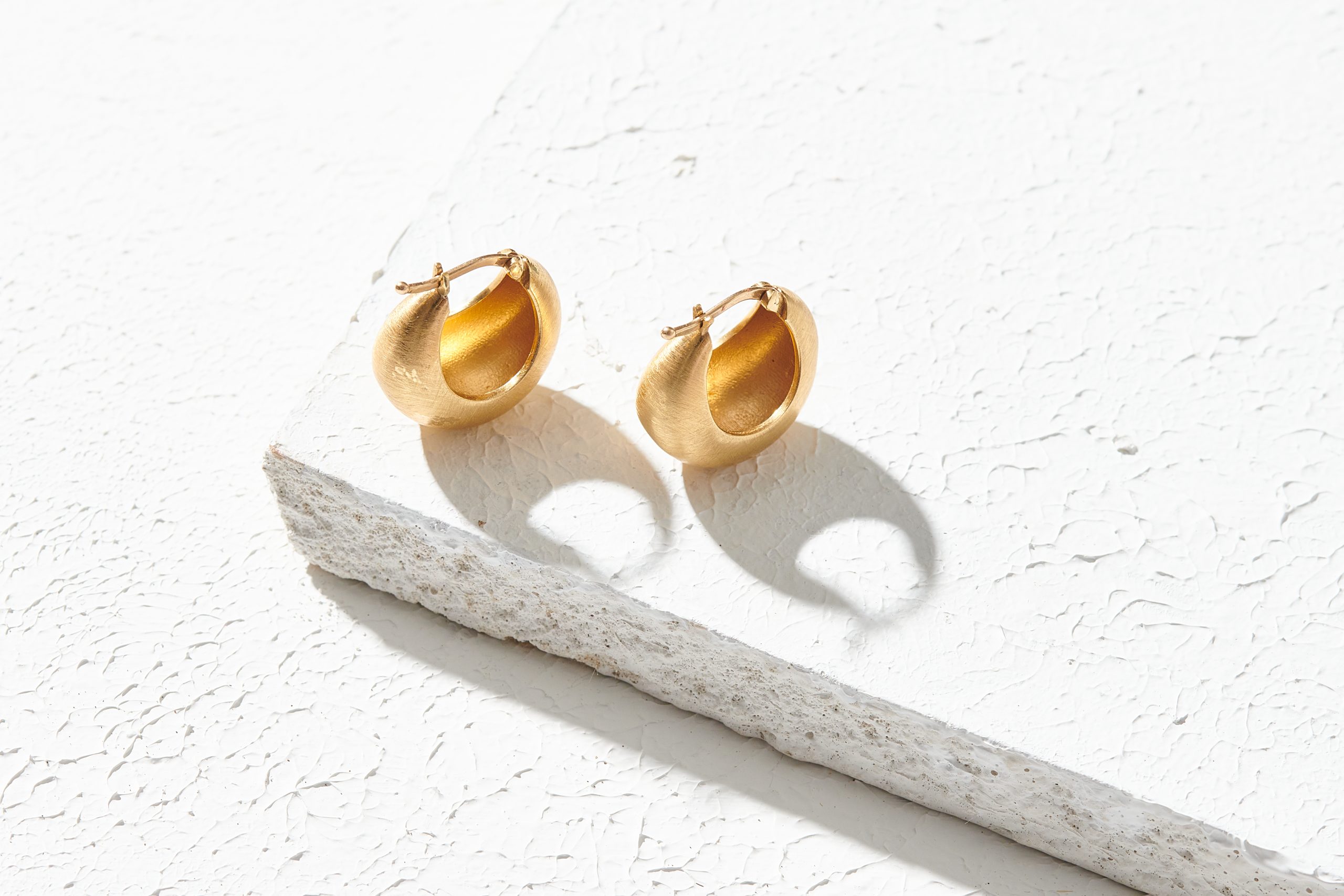 עגילי חישוק נפוחים, גימור מאט- דגם מומבאיי