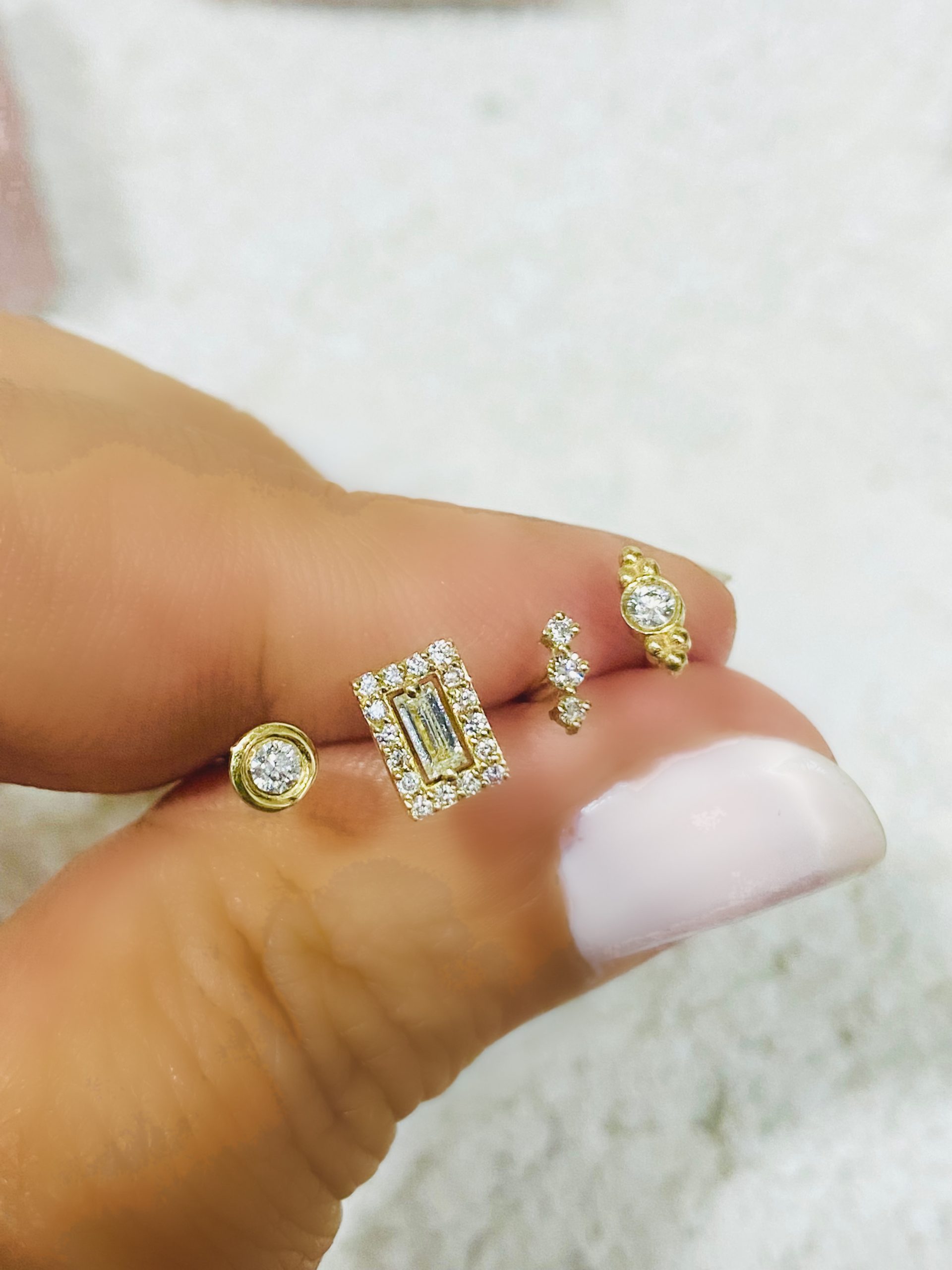 עגיל יהלום וזהב עדין, דגם טיקה