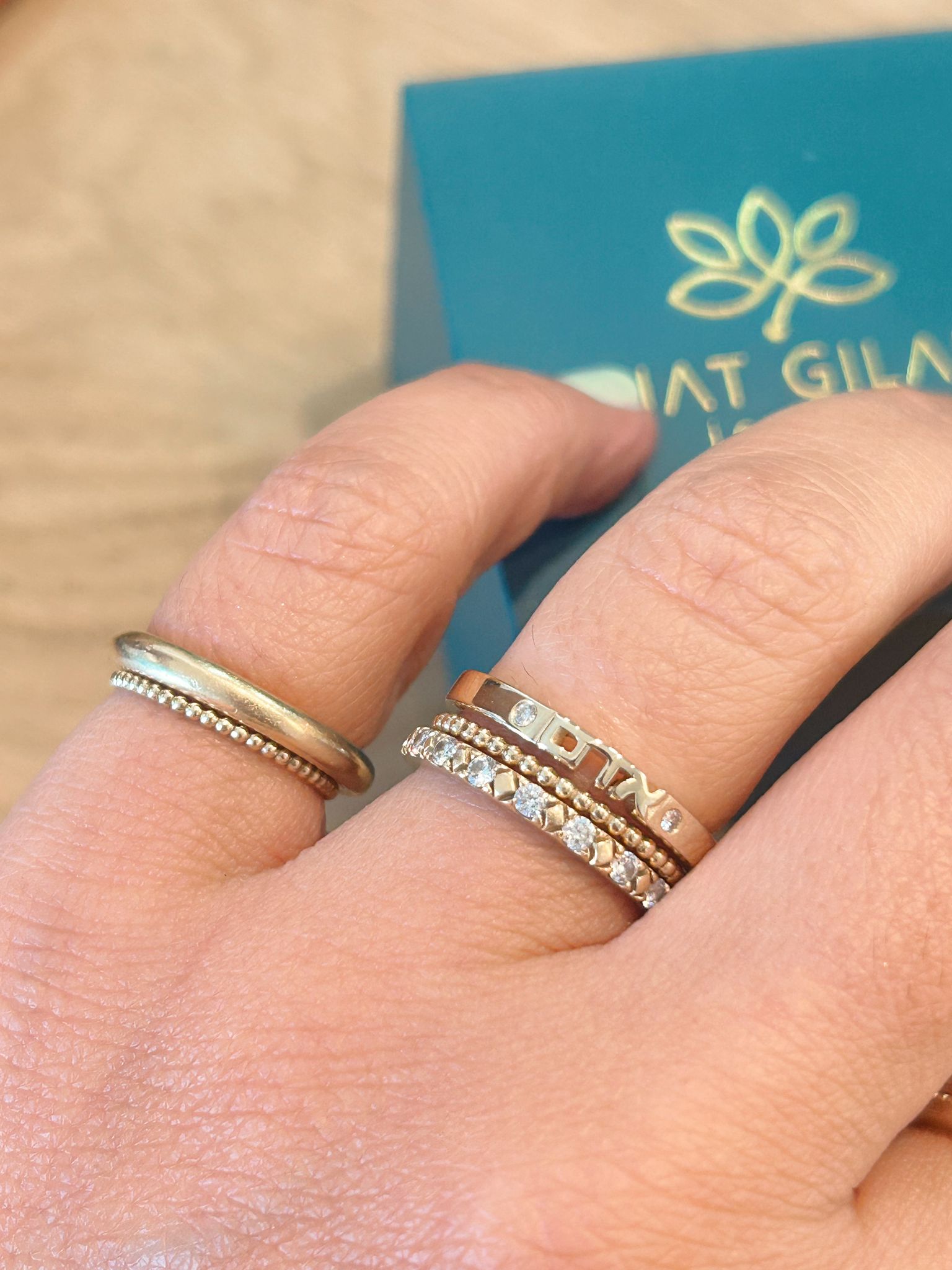 טבעת סבתא, טבעת זהב דקה עם יהלומים