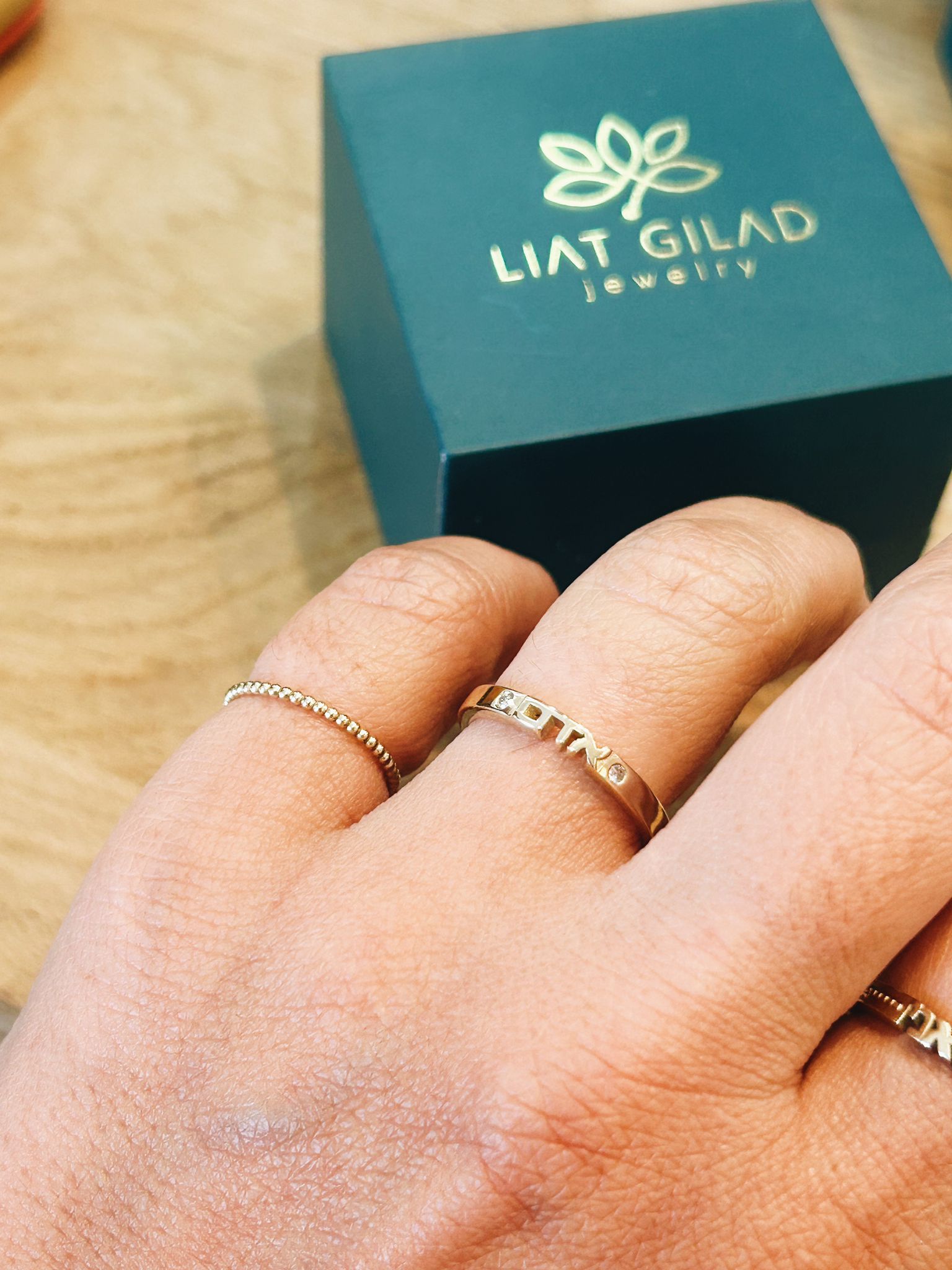 טבעת סבתא, טבעת זהב דקה עם יהלומים