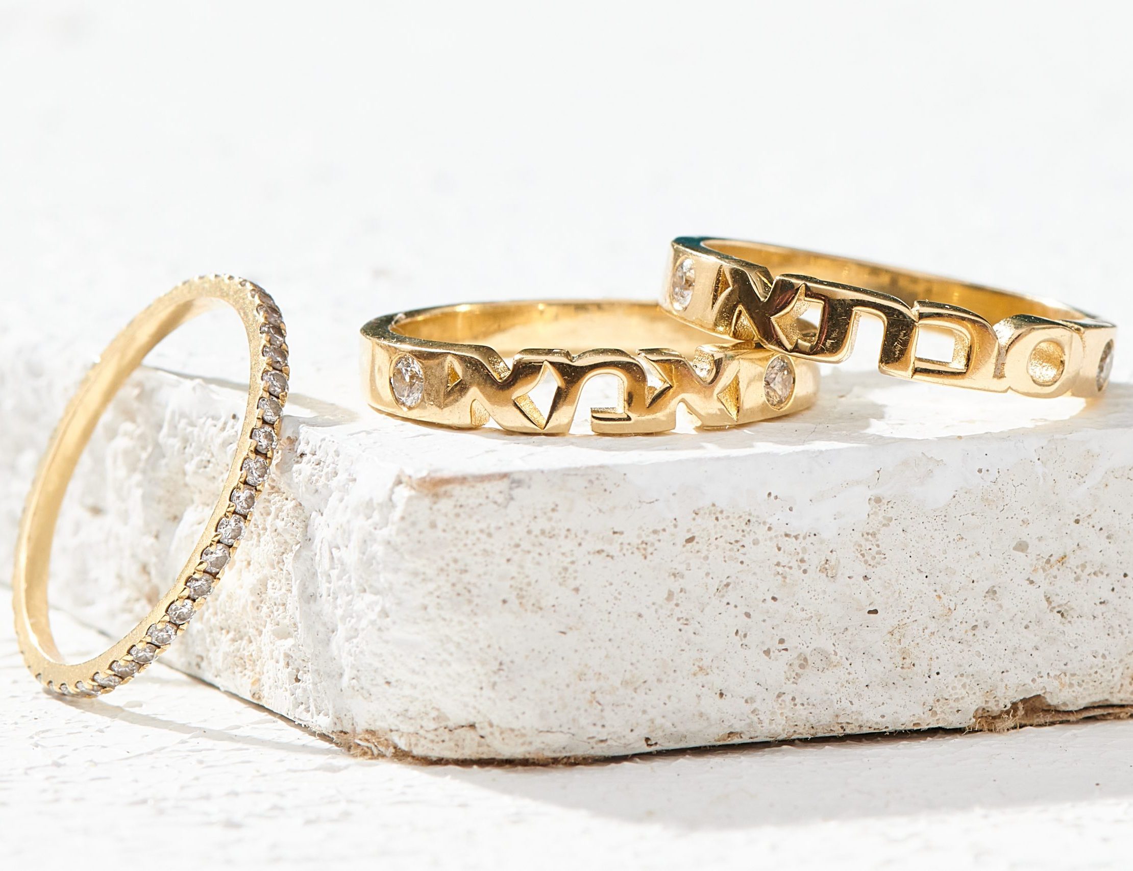 טבעת סבתא, טבעת זהב ויהלומים רחבה