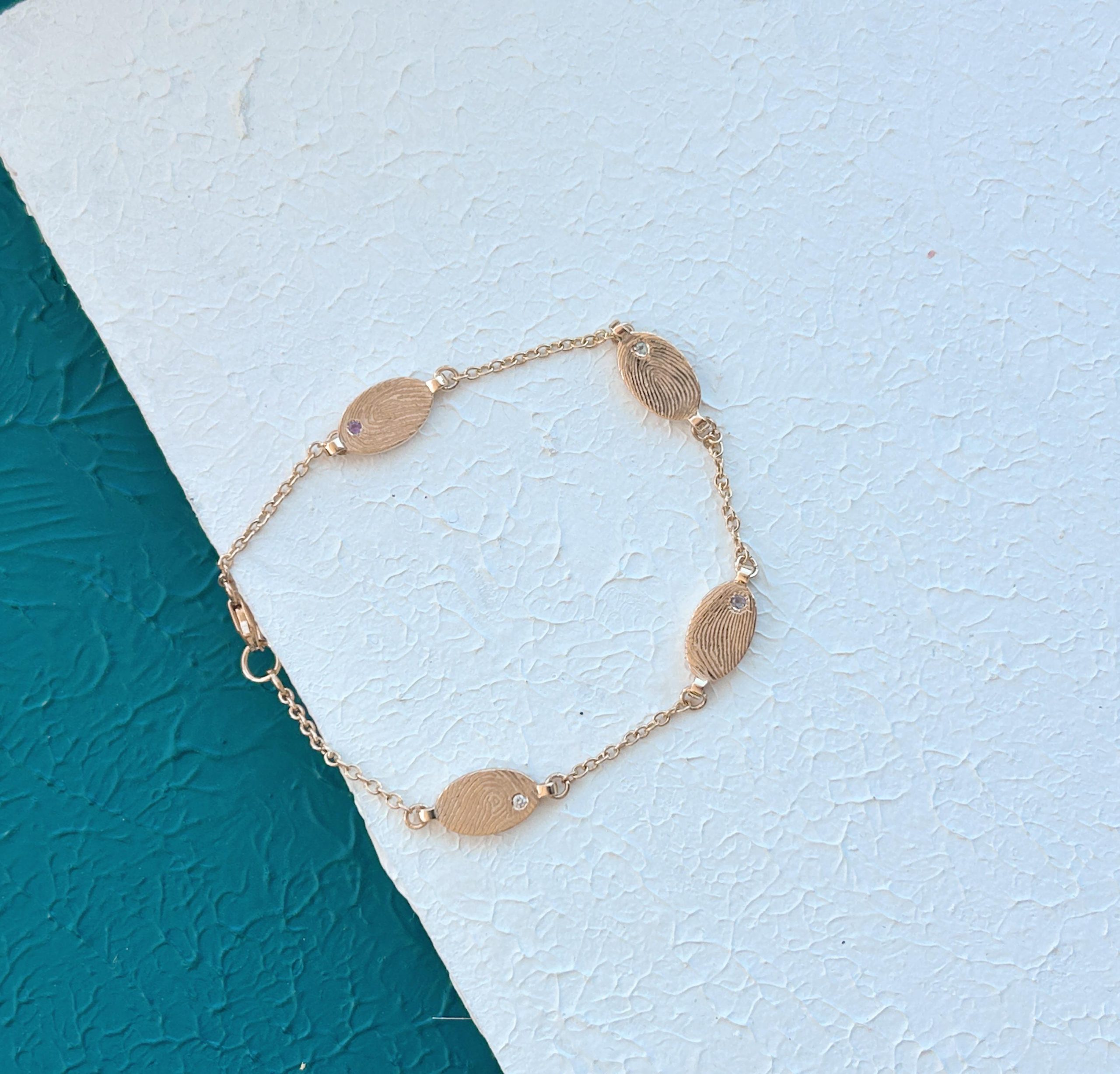 צמיד 4 תליוני טביעות אצבע עם אבני לידה, דגם טל