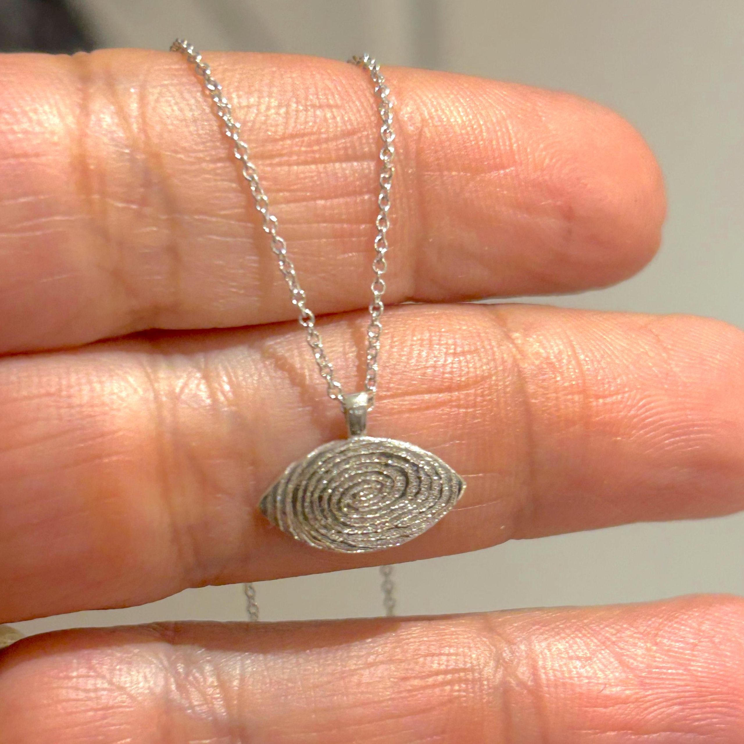 תליון עין טביעת אצבע, 15 מ"מ אורך