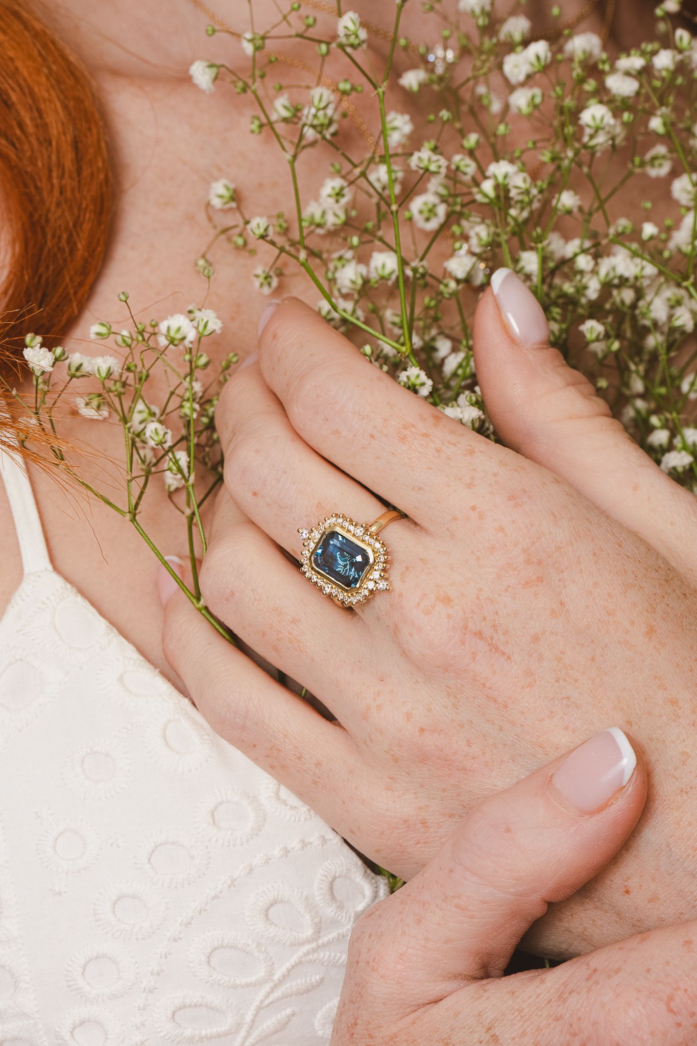 טבעת בלו טופז לונדון ויהלומים, דגם בלה