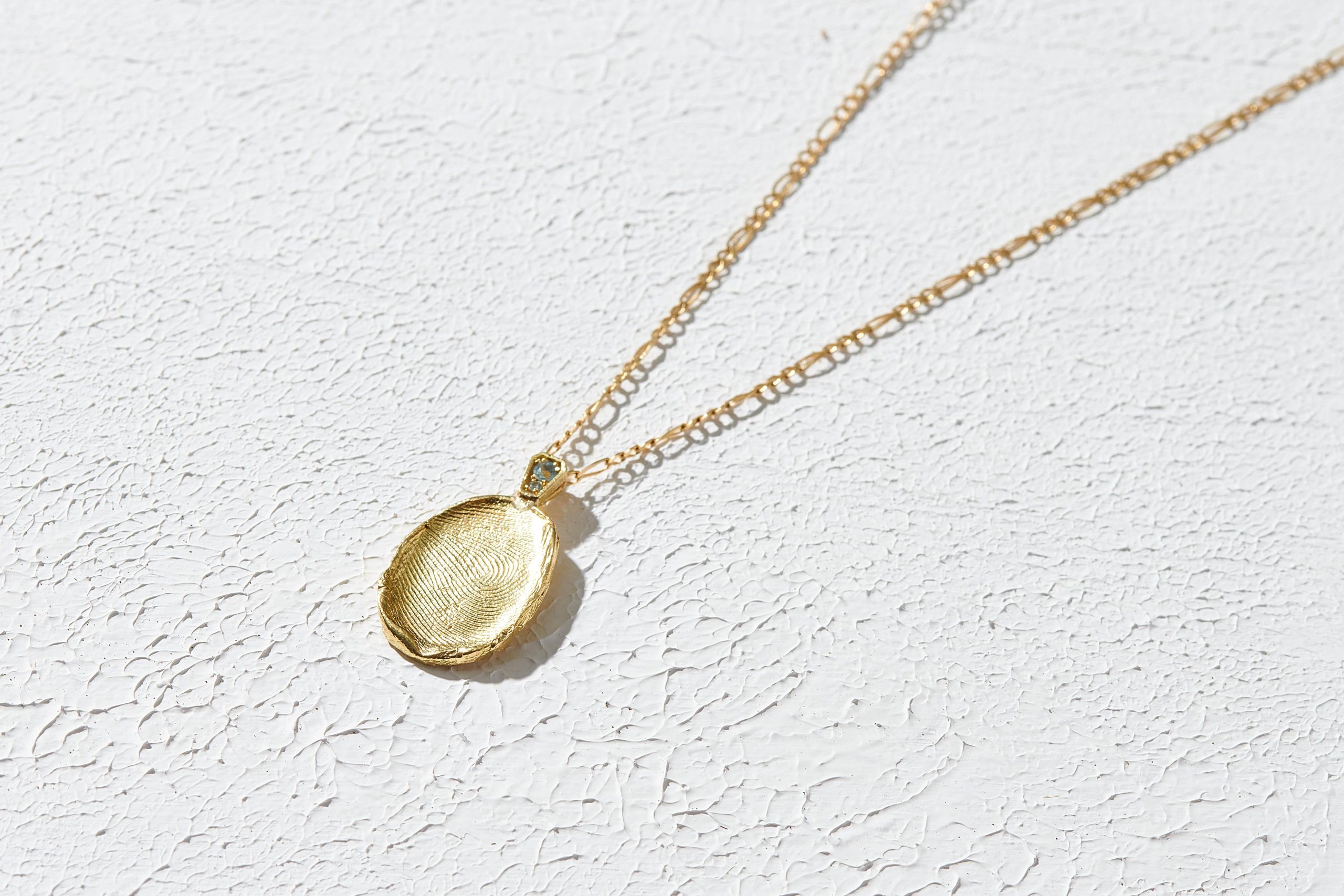 שרשרת עם 3 תליוני טביעת אצבע ואבני לידה