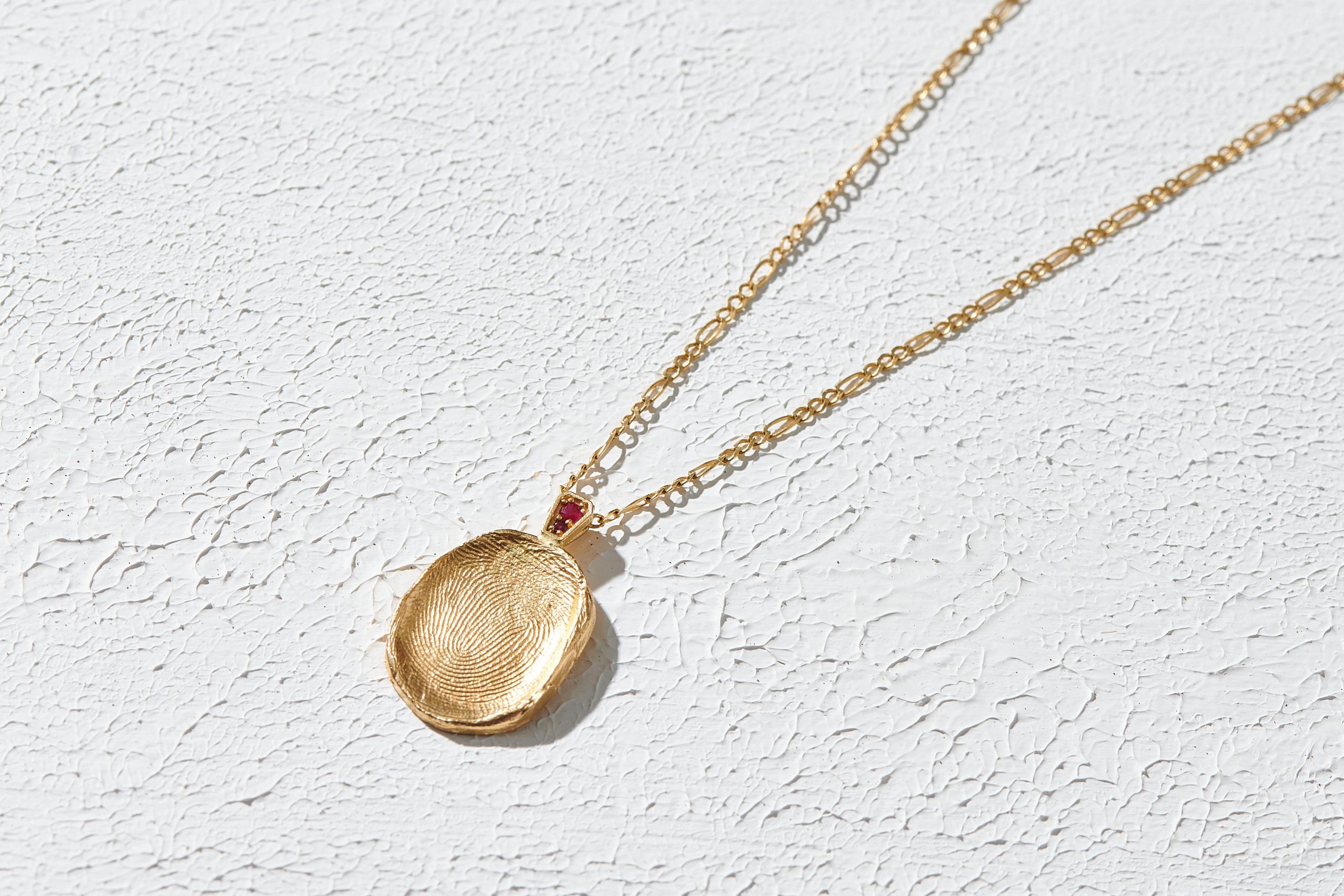 שרשרת עם 3 תליוני טביעת אצבע ואבני לידה